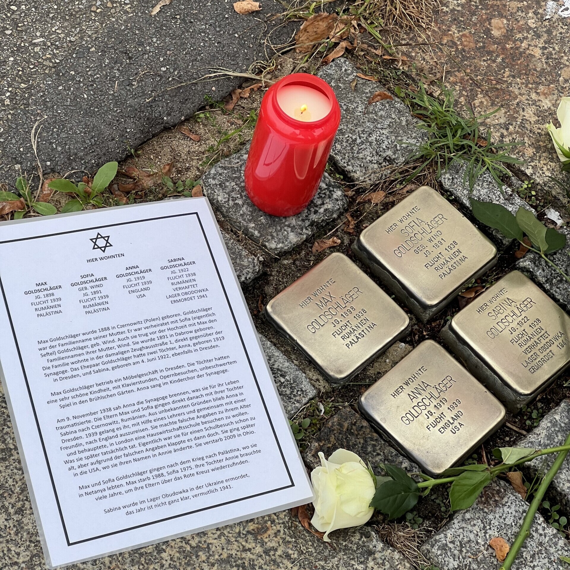 Gedenken an die Reichspogromnacht - Reinigung der Stolpersteine der Familie Goldschläger